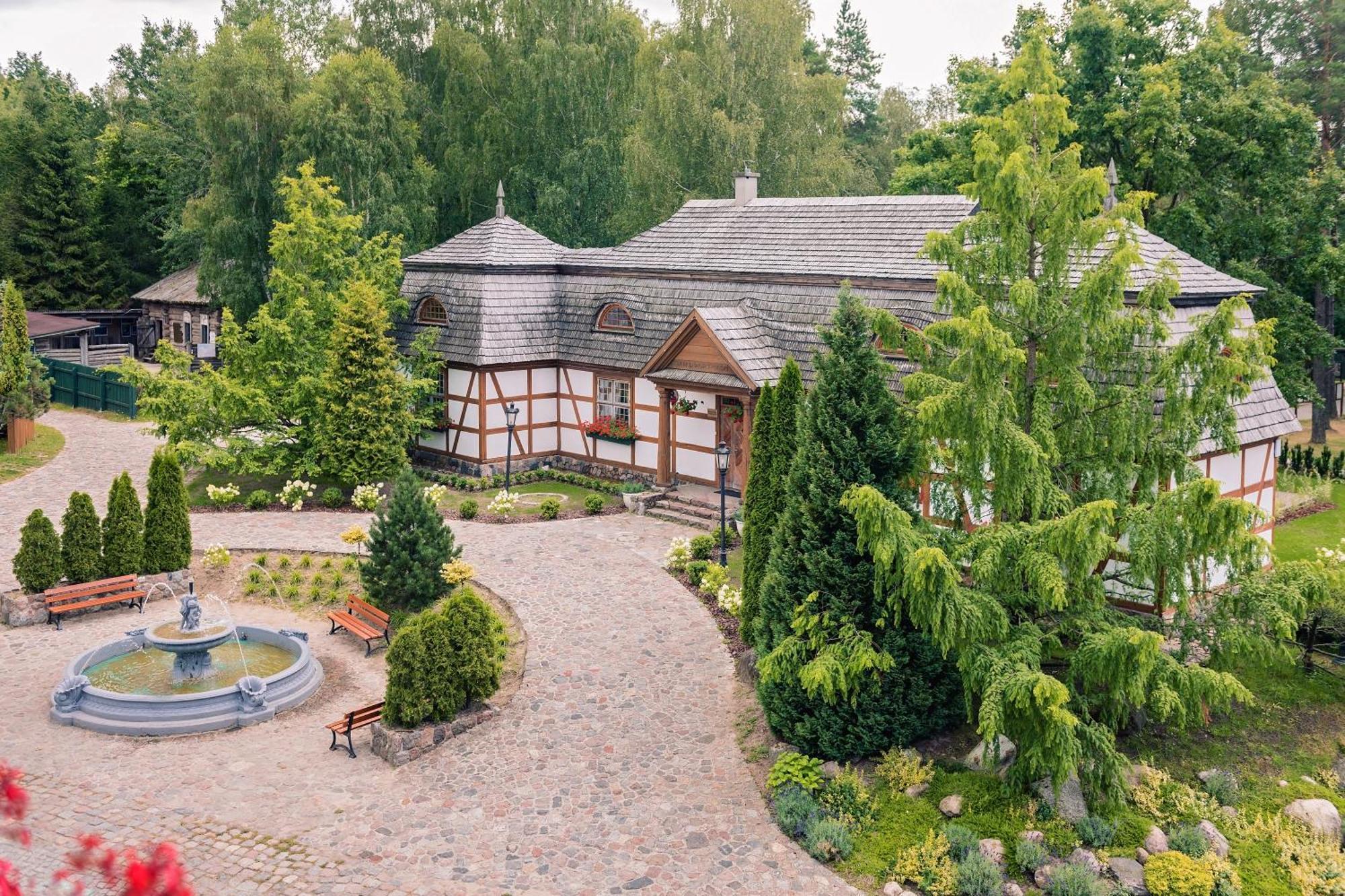 Hotel Szymbark Exterior foto